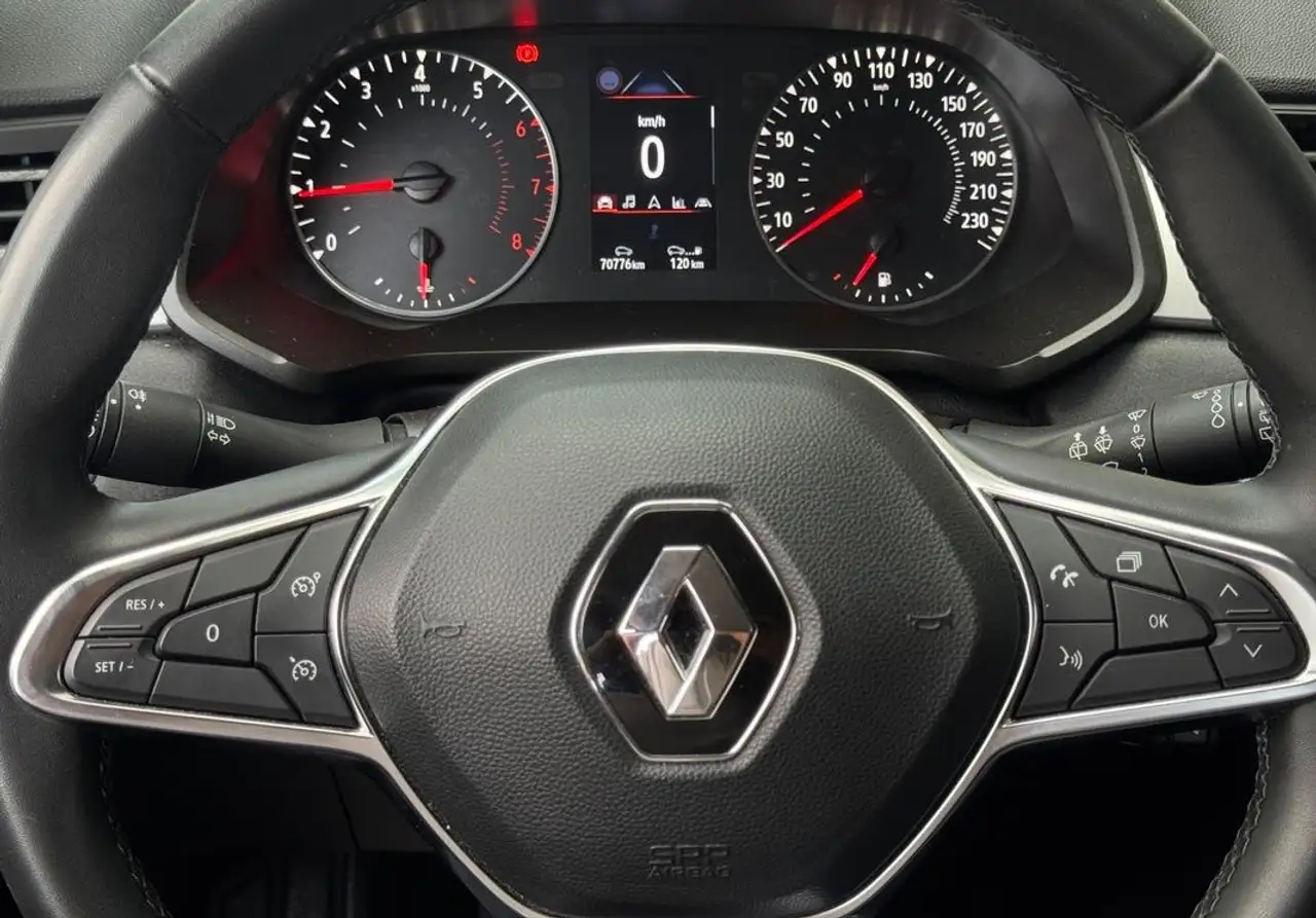 Renault Captur — photo 23