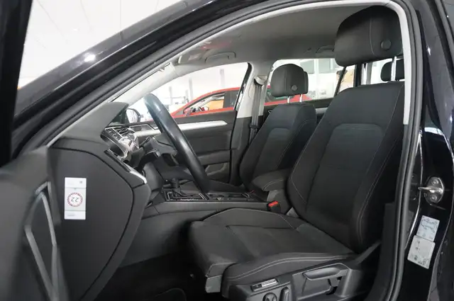 Volkswagen Passat view 11