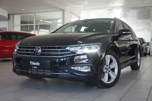 Volkswagen Passat view 3
