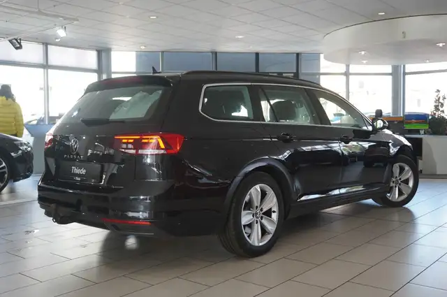 Volkswagen Passat view 6