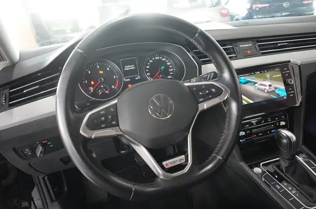 Volkswagen Passat view 12