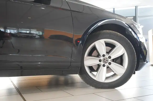 Volkswagen Passat view 5