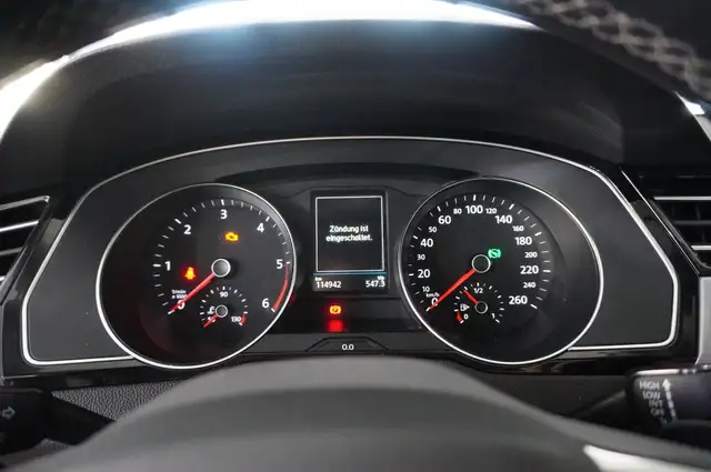 Volkswagen Passat view 13
