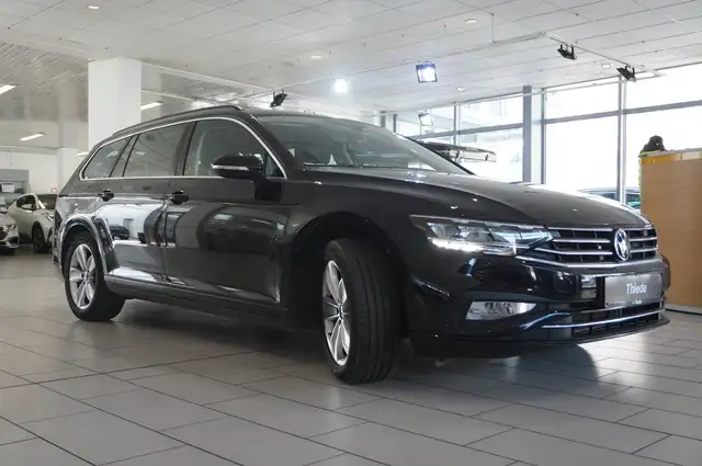 Volkswagen Passat view 4