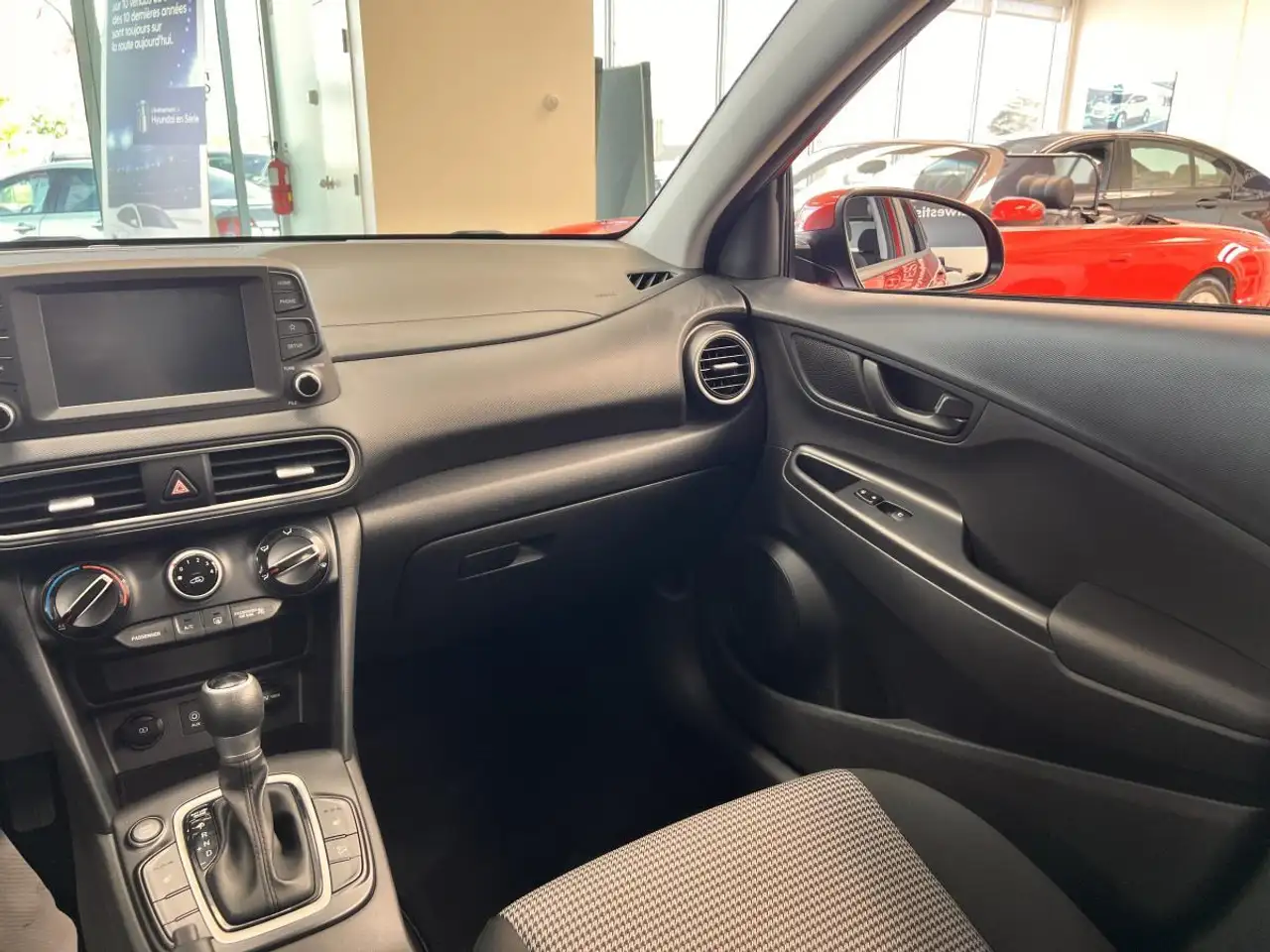 Hyundai KONA снимка Hyundai KONA