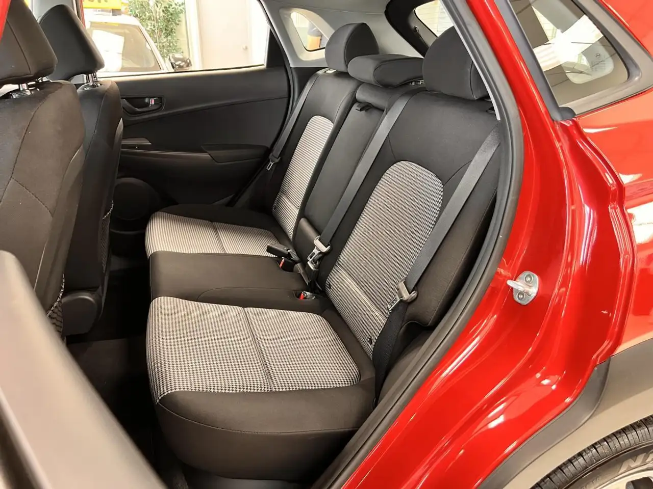 Hyundai KONA снимка Hyundai KONA