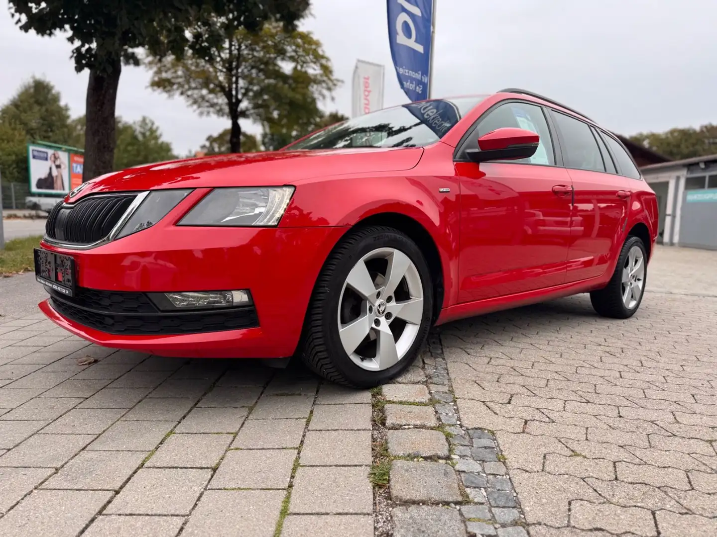 Skoda Octavia Kombi Clever 1,6TDI 17Zoll AHK 1.HAND Rouge - 1
