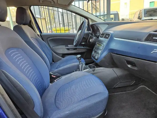 Fiat Grande Punto view 9