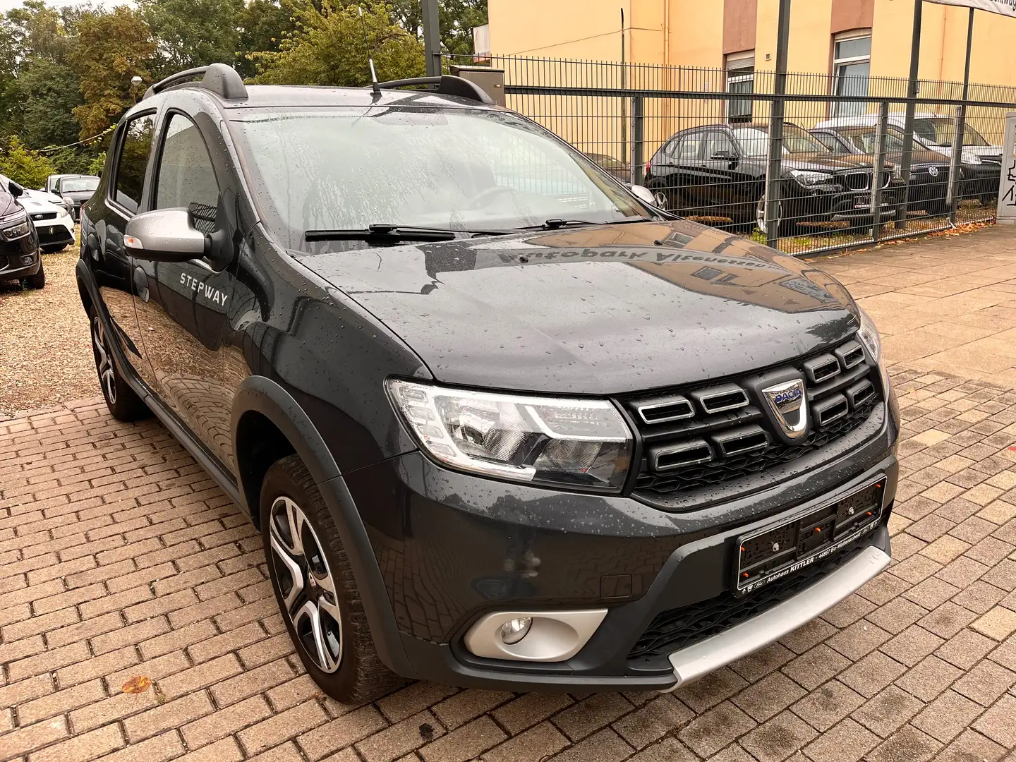 Dacia Sandero Essentiel Grau - 1