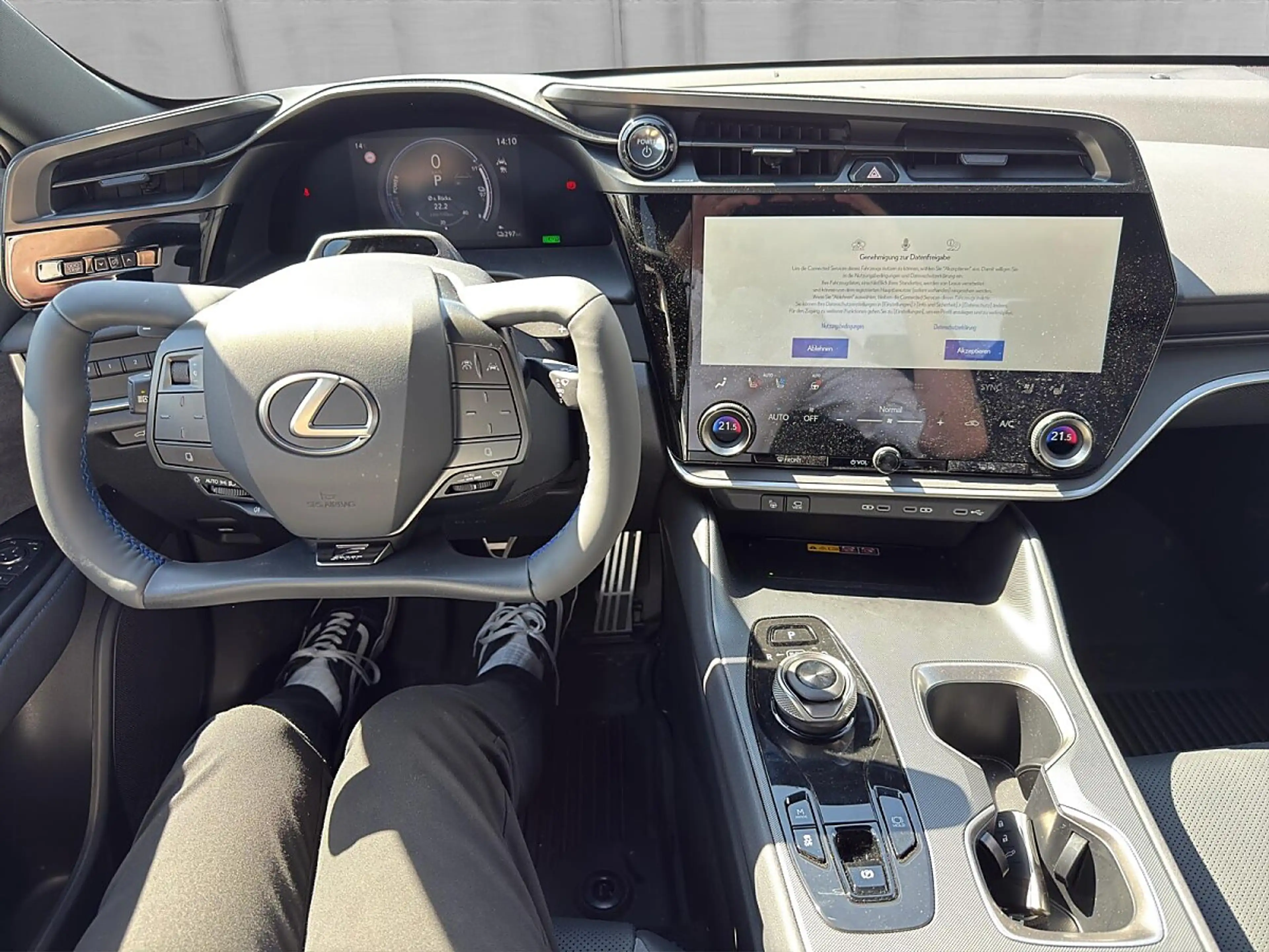 Lexus RZ 550e F Sport 77kWh Direct4 — photo 11