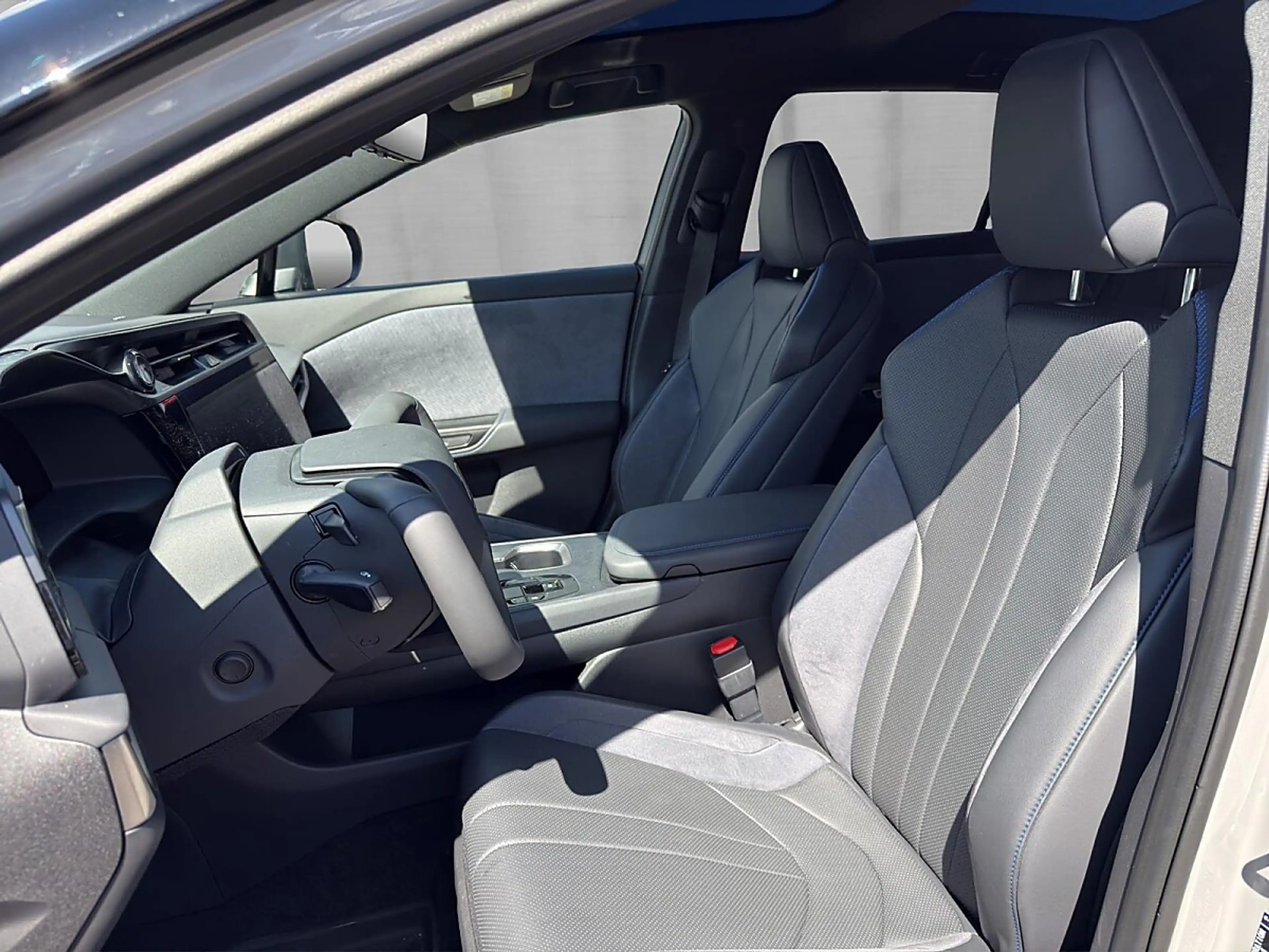 Lexus RZ 550e F Sport 77kWh Direct4 — photo 9