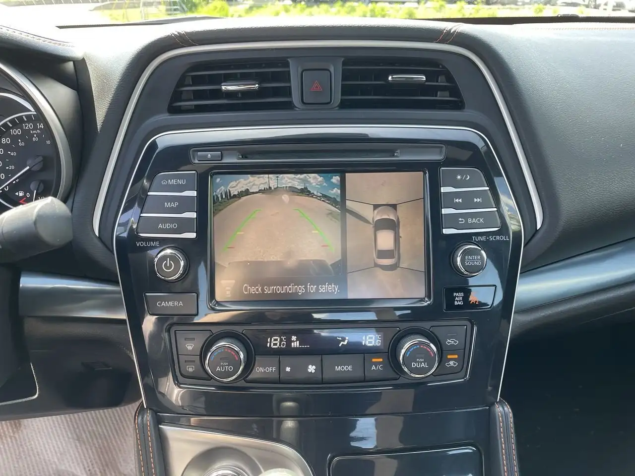 Nissan Maxima снимка Nissan Maxima