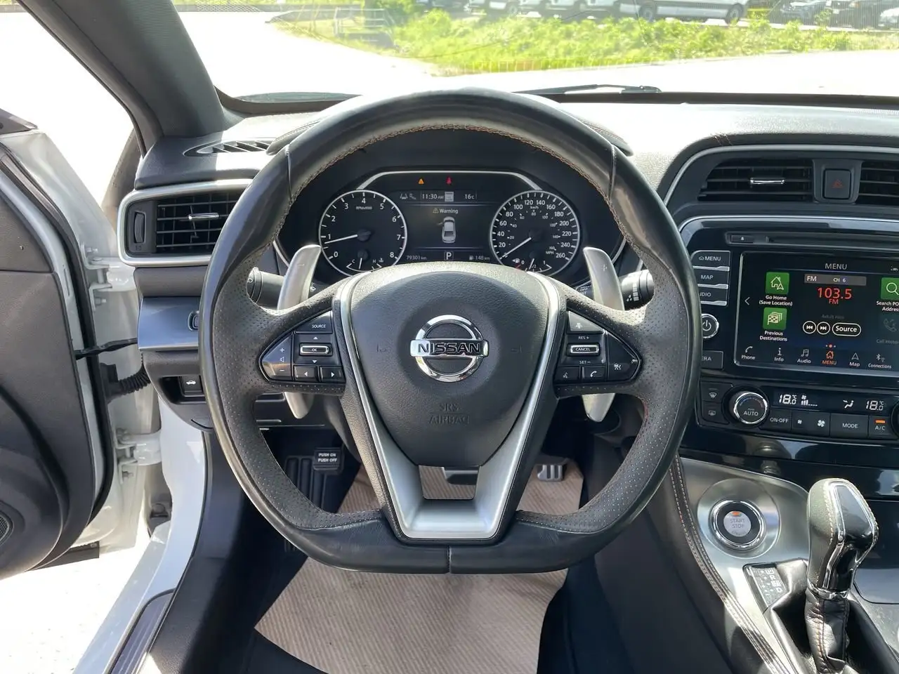 Nissan Maxima снимка Nissan Maxima