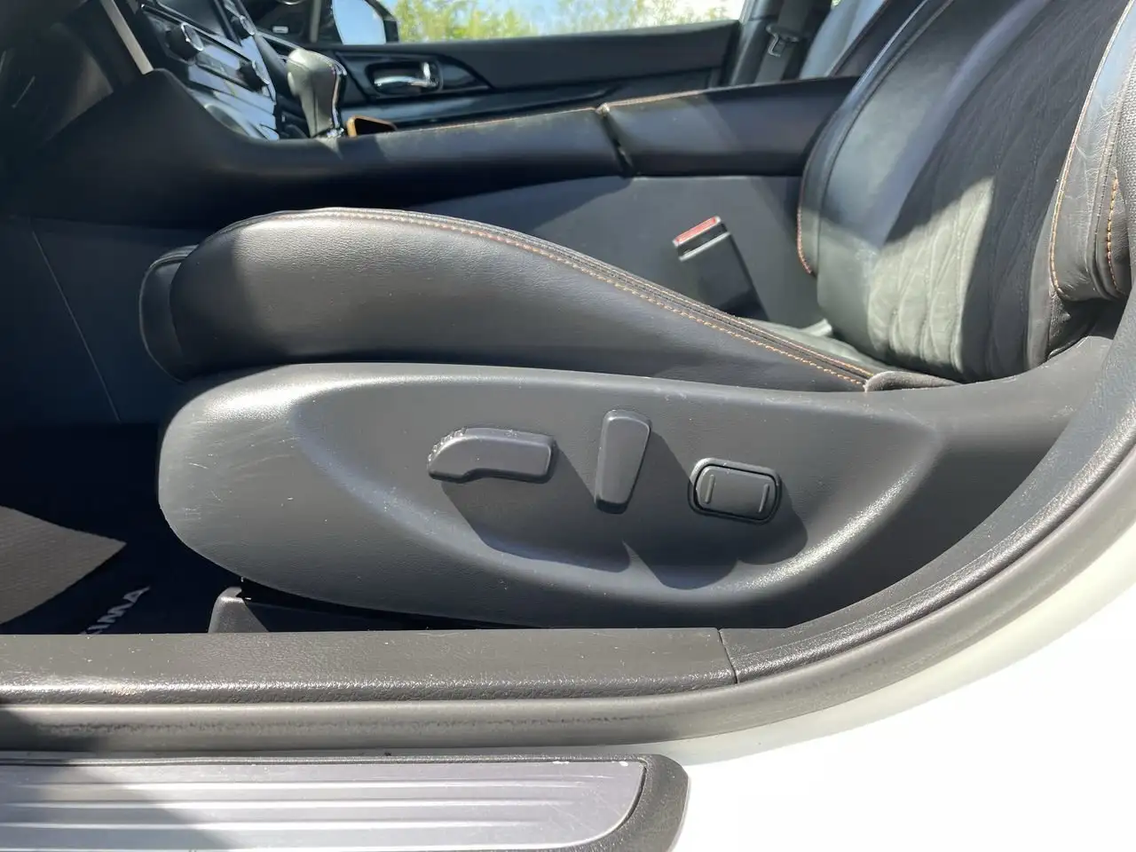 Nissan Maxima снимка Nissan Maxima