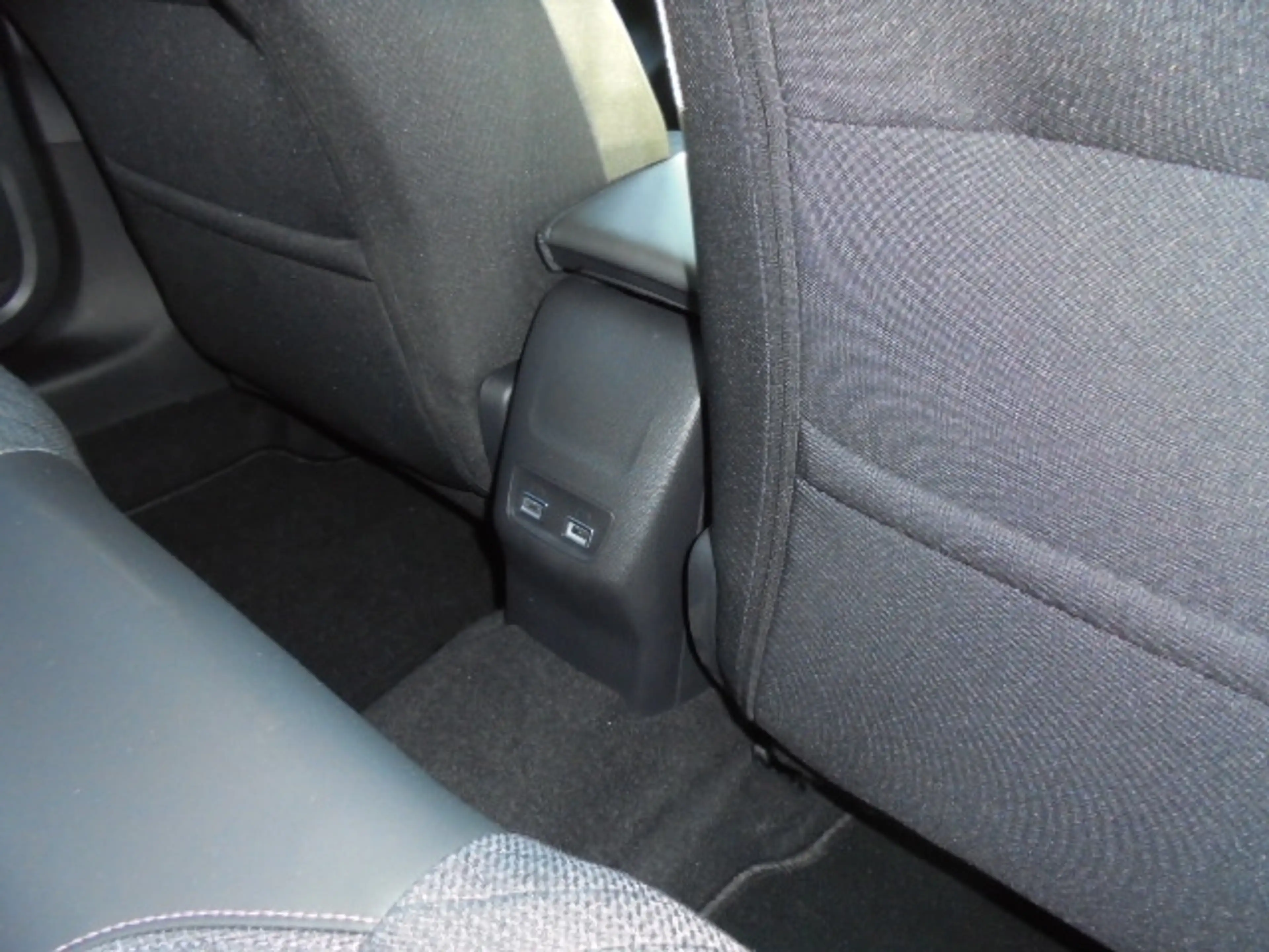 Peugeot 208 ALLURE TURBO 100 — photo 10