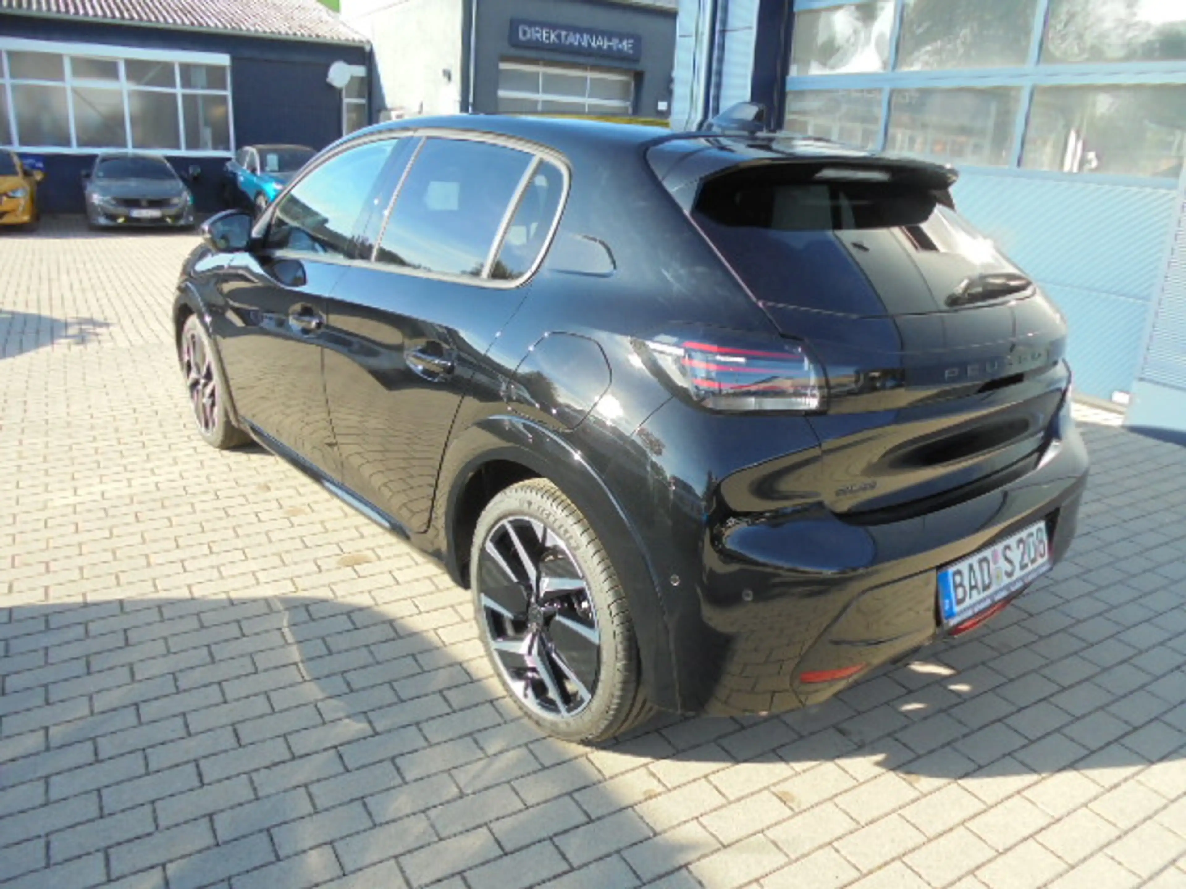 Peugeot 208 ALLURE TURBO 100 — photo 2