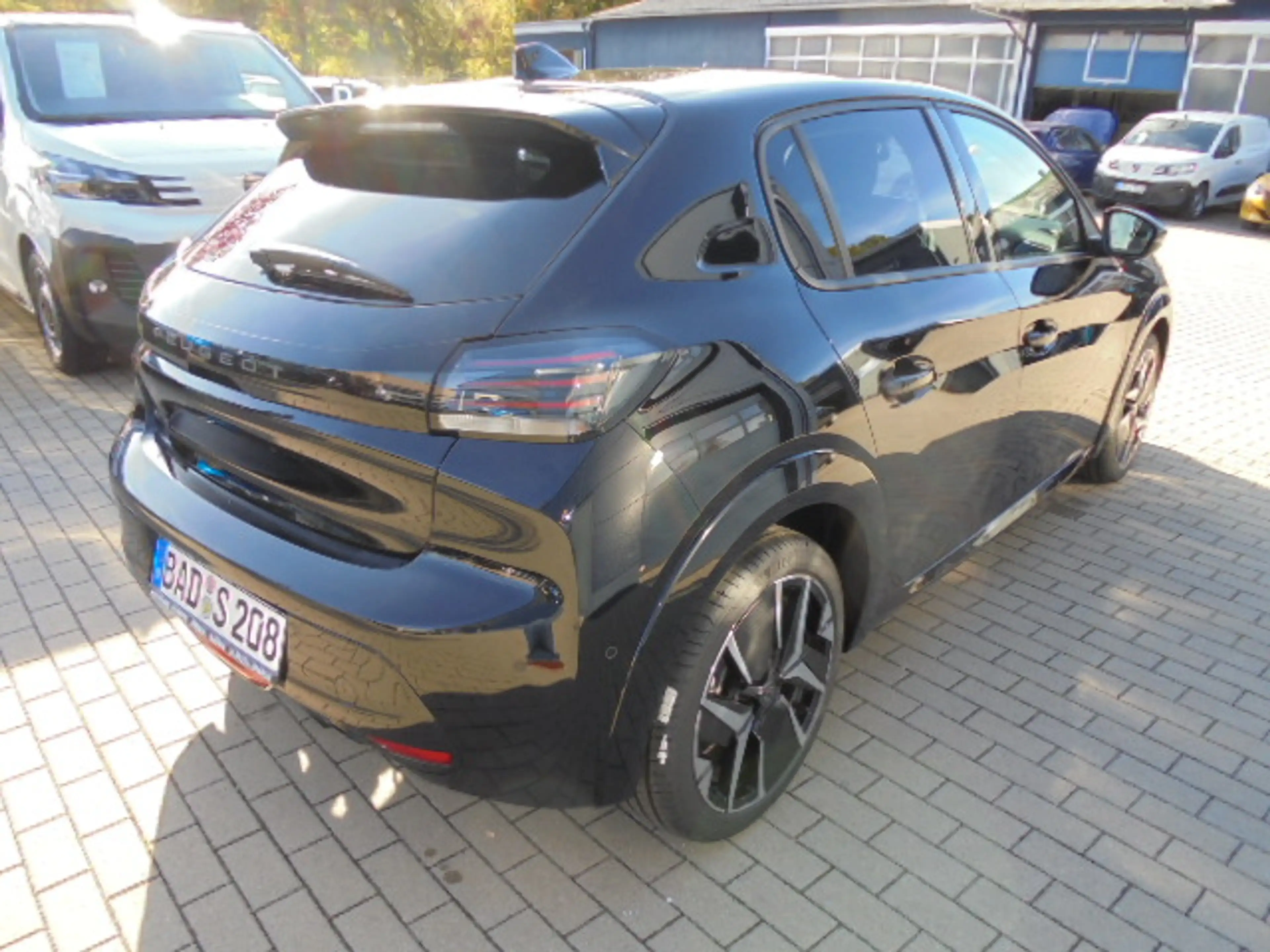 Peugeot 208 ALLURE TURBO 100 — photo 4