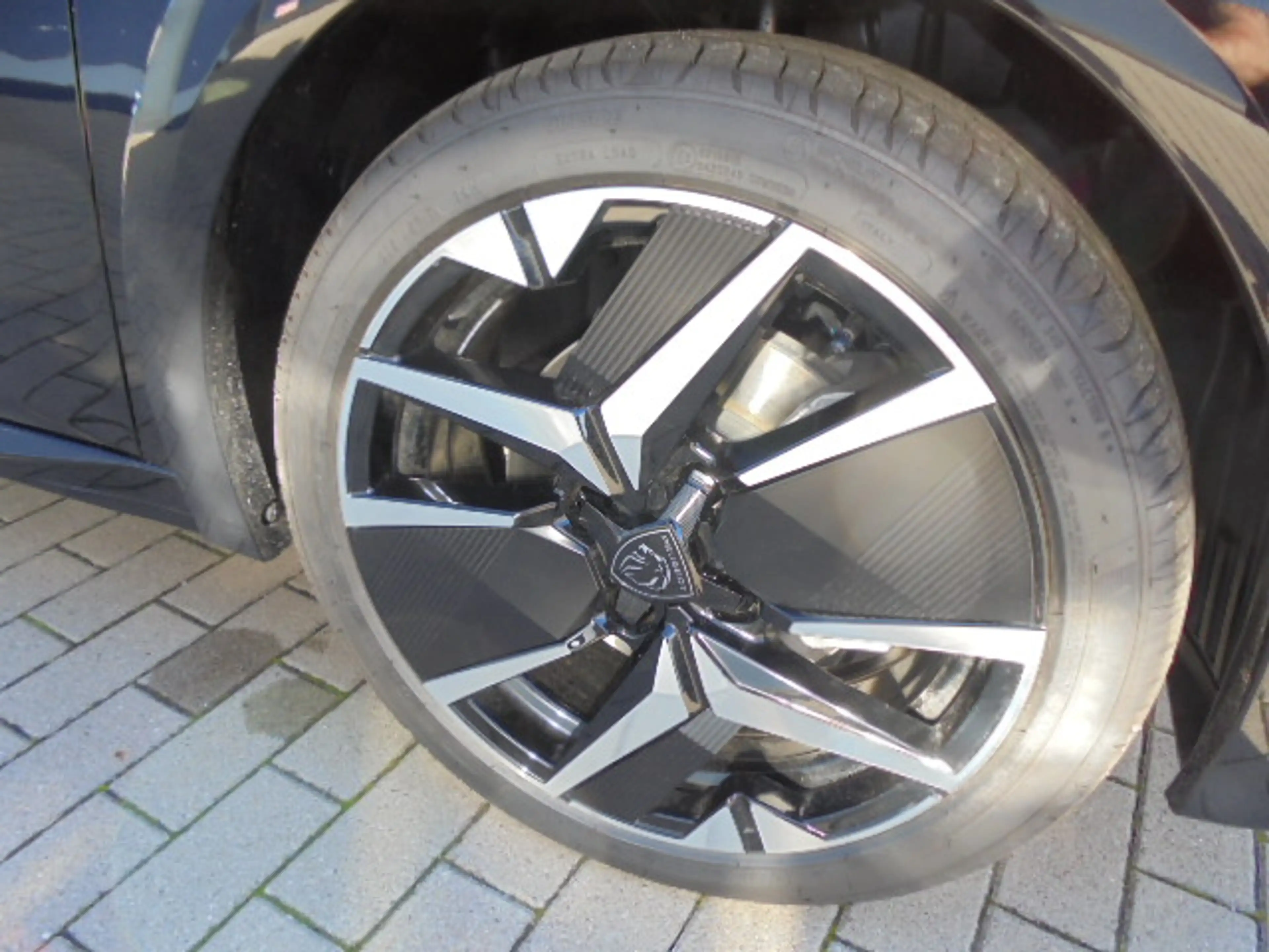 Peugeot 208 ALLURE TURBO 100 — photo 7