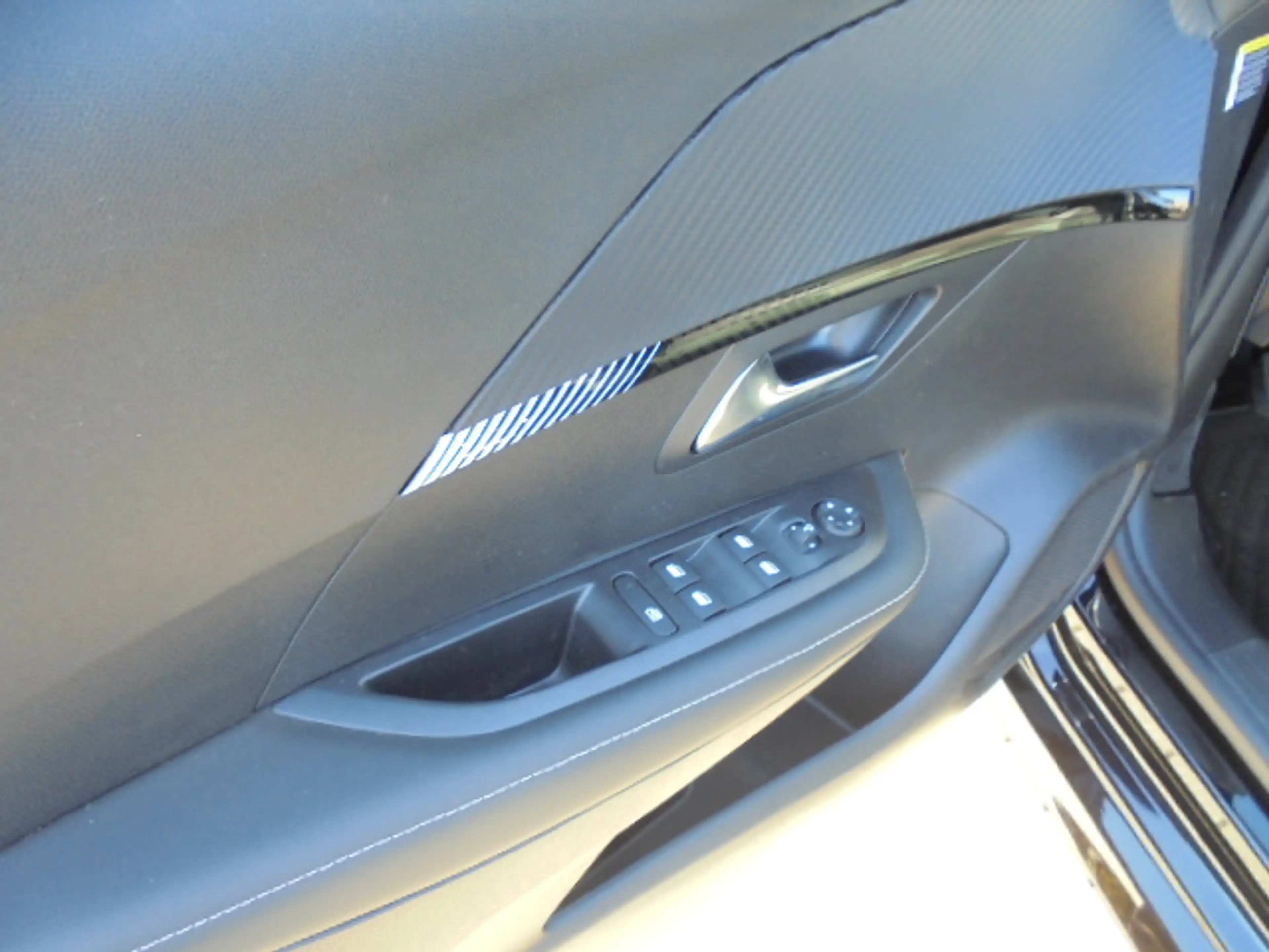 Peugeot 208 ALLURE TURBO 100 — photo 12