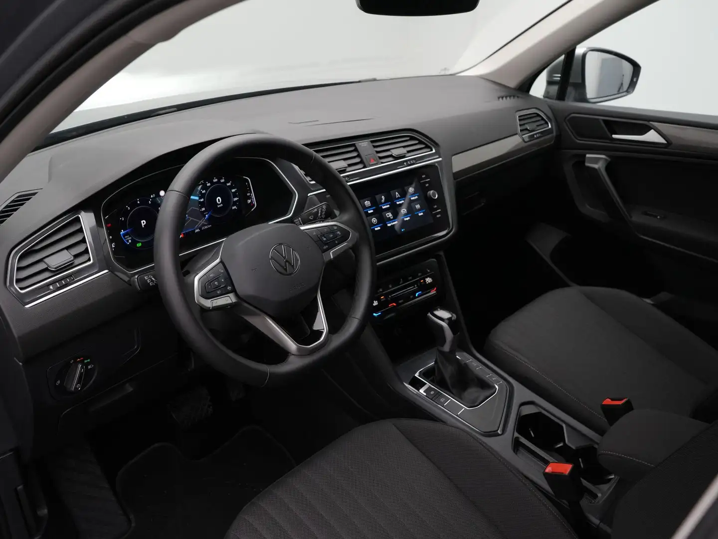 Volkswagen Tiguan Allspace 7 pers. 1.5 TSI 150 pk DSG Life Business | Trekhaa Zilver - 2