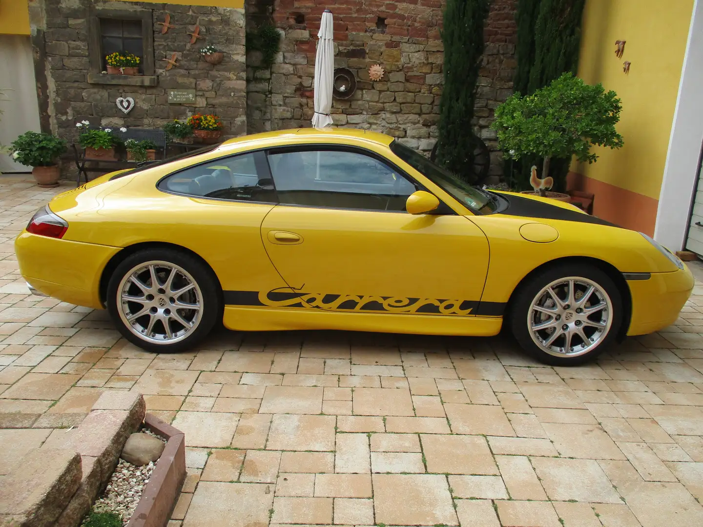 Porsche 911 996 Carrera 4 Yellow - 1