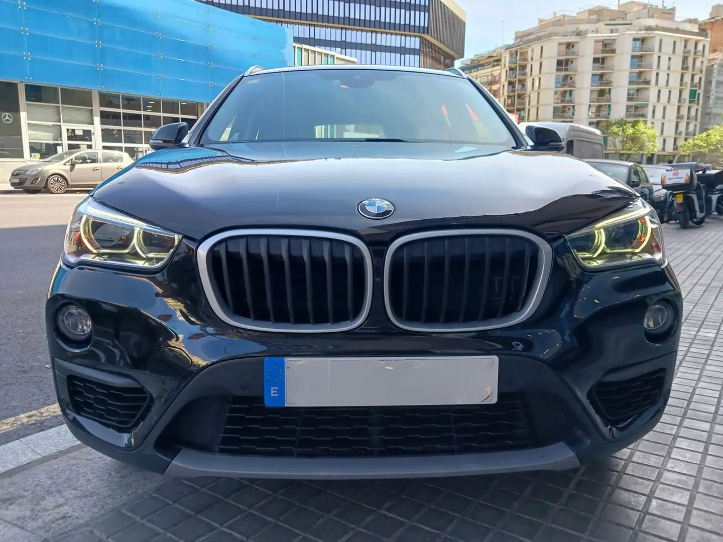 BMW X1 xDrive 18dA Zwart - 2