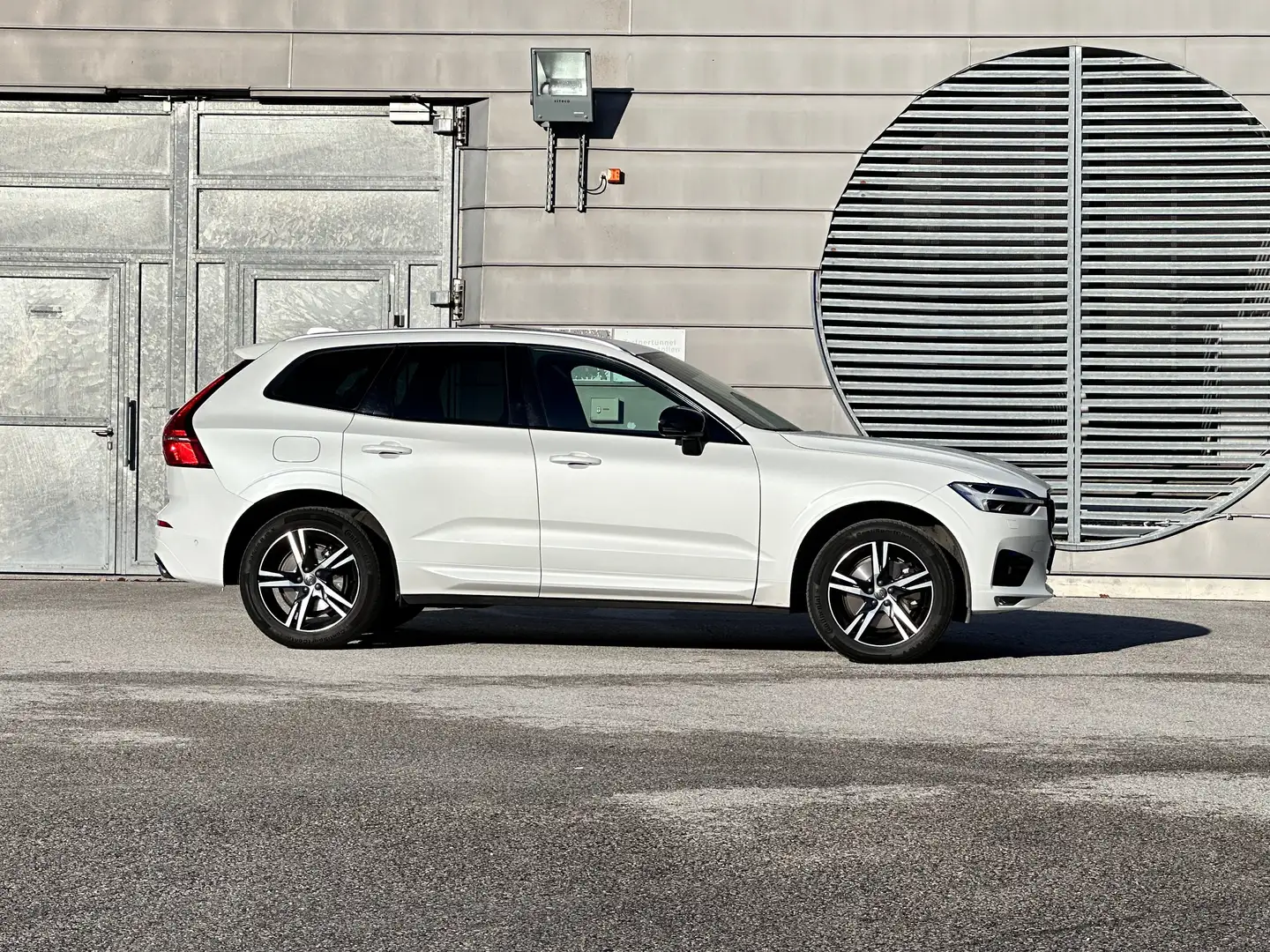 Volvo XC60 R Design AWD / Klima / Pano / Sitzheizung ... Weiß - 1