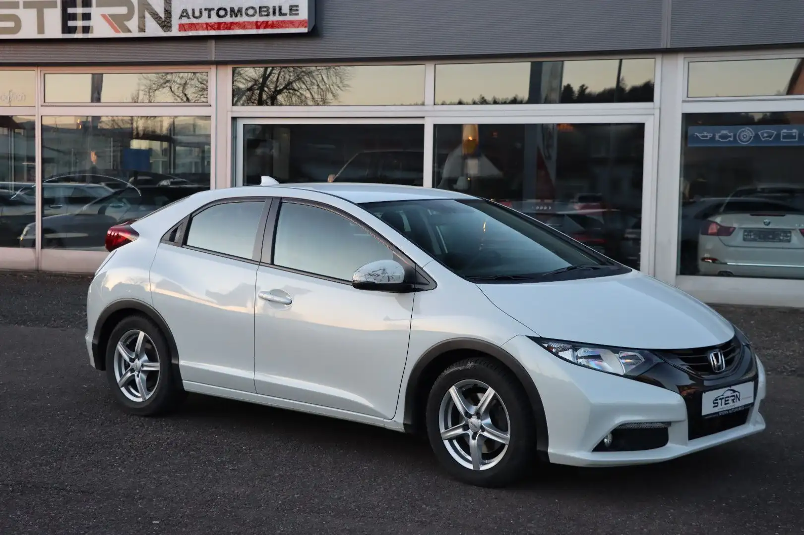 Honda Civic 1.8 Sport l AUTOMATIK l KAMERA l Weiß - 1