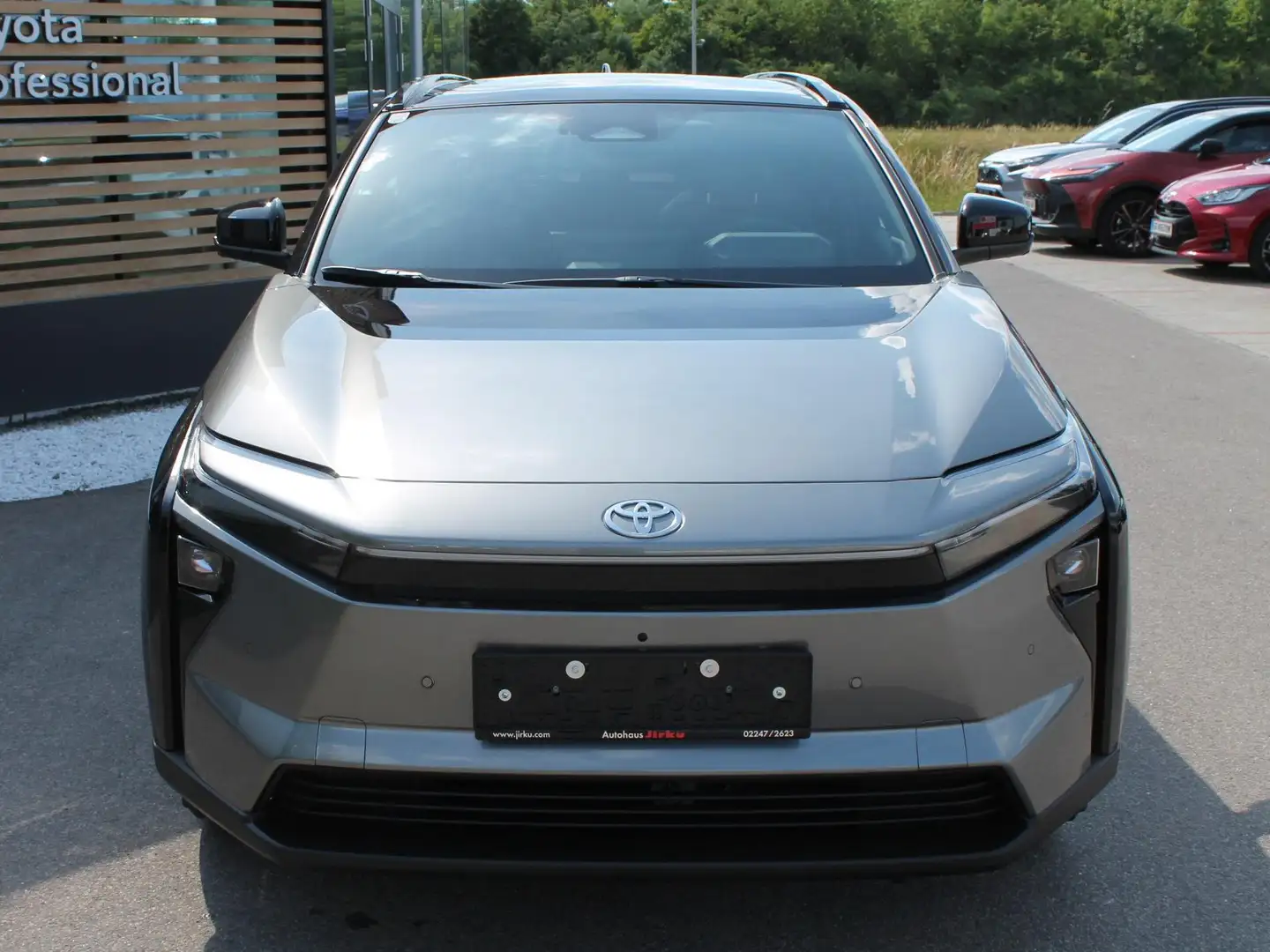 Toyota bZ4X BZ4X Elektro 73kWh Lounge mit Style-Paket! Grau - 2