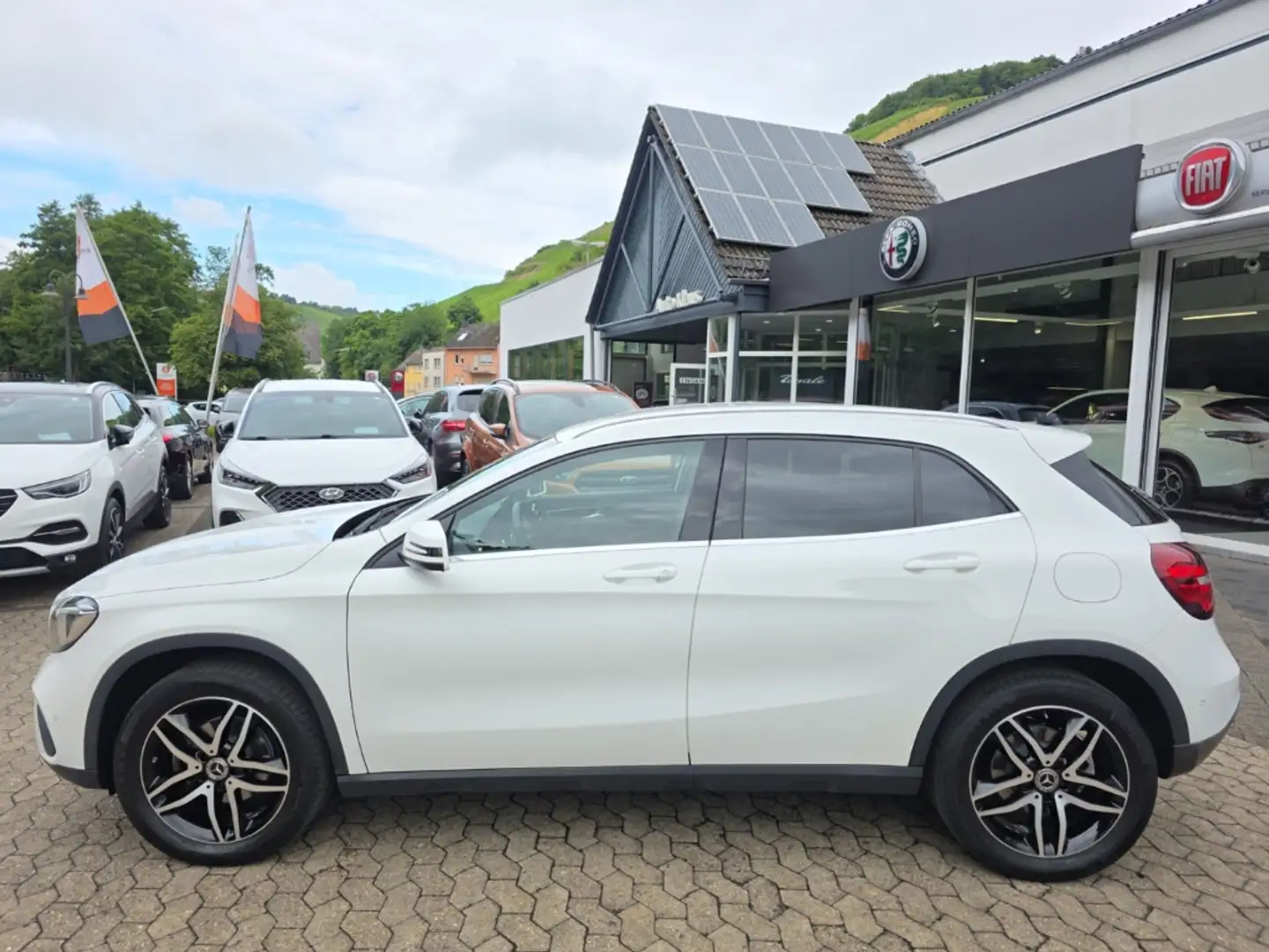 Mercedes-Benz GLA 180 Wit - 2