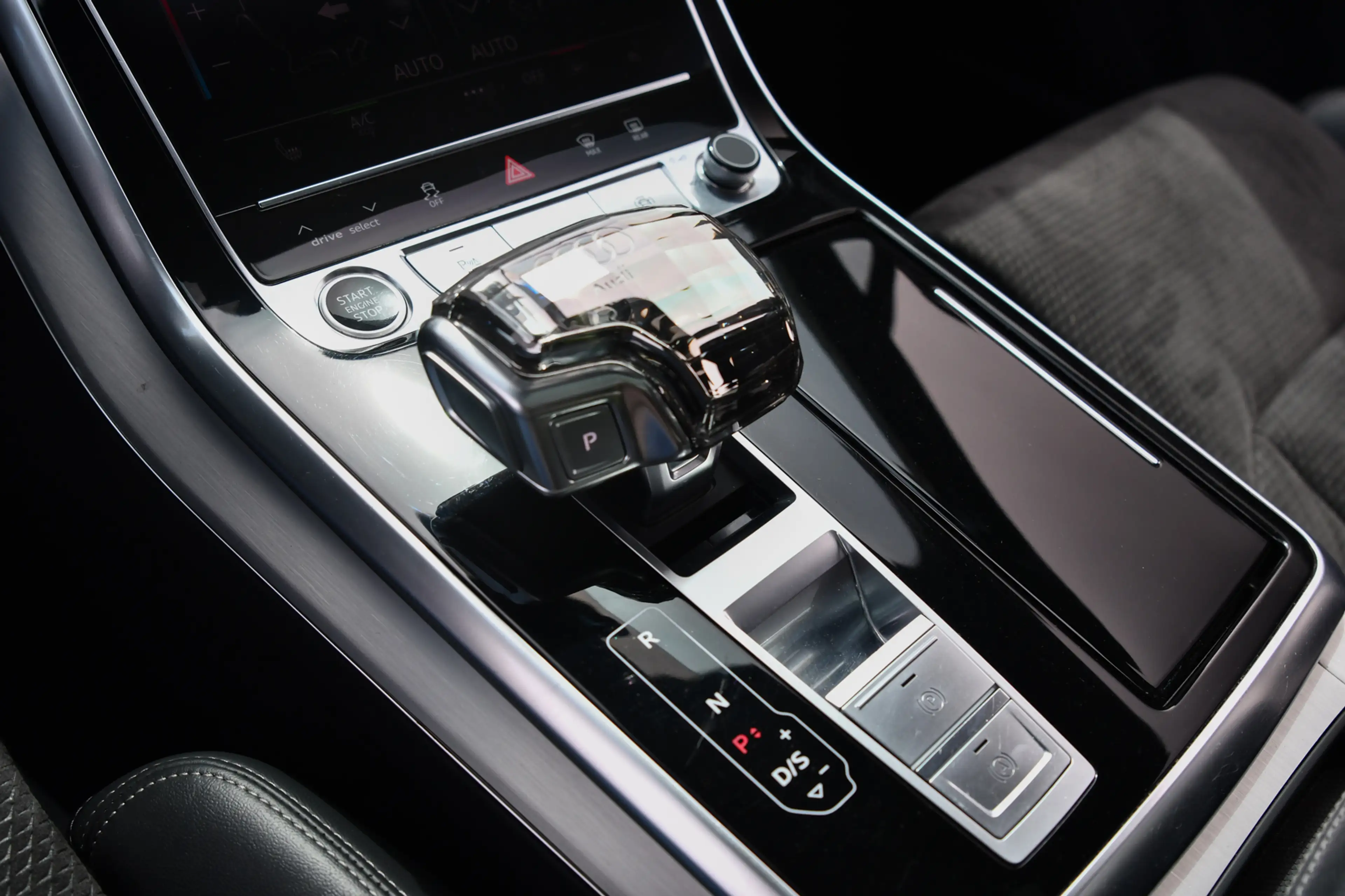 Audi Q7 55 TFSI e quattro S-Line, SQ7 look, Sterrenhemel, — photo 35