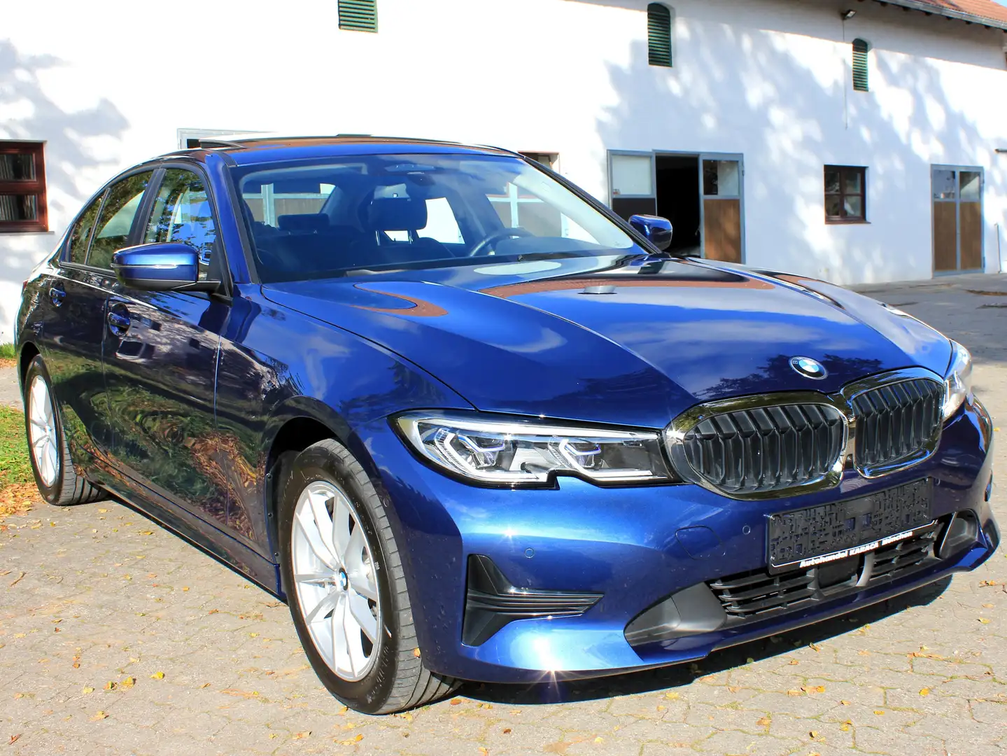 BMW 330 330 e Aut. Sport GSD AHK RFK Gestik HeadUp VOLL 1H Blau - 2