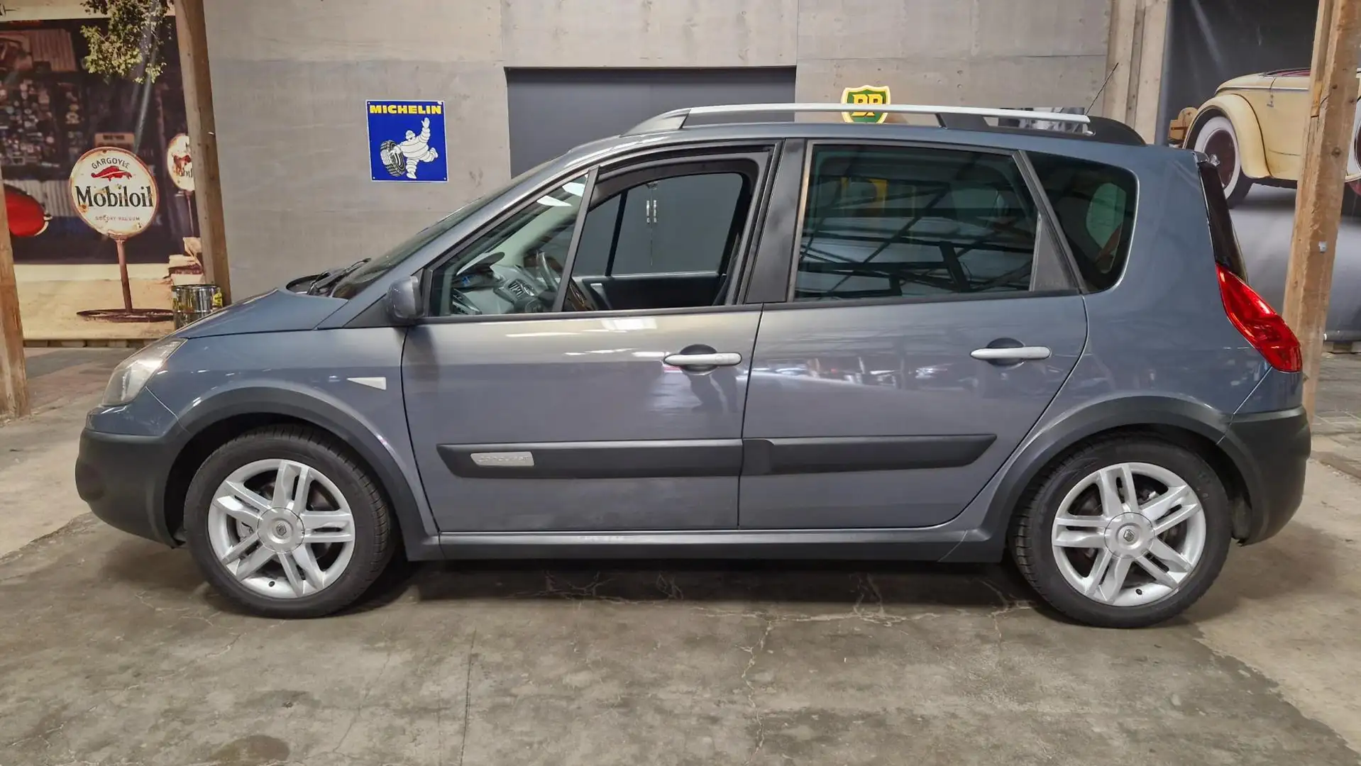 Renault Scenic 2.0-16V Conquest 135PK | Rijklaarprijs | Cruise | Grau - 2