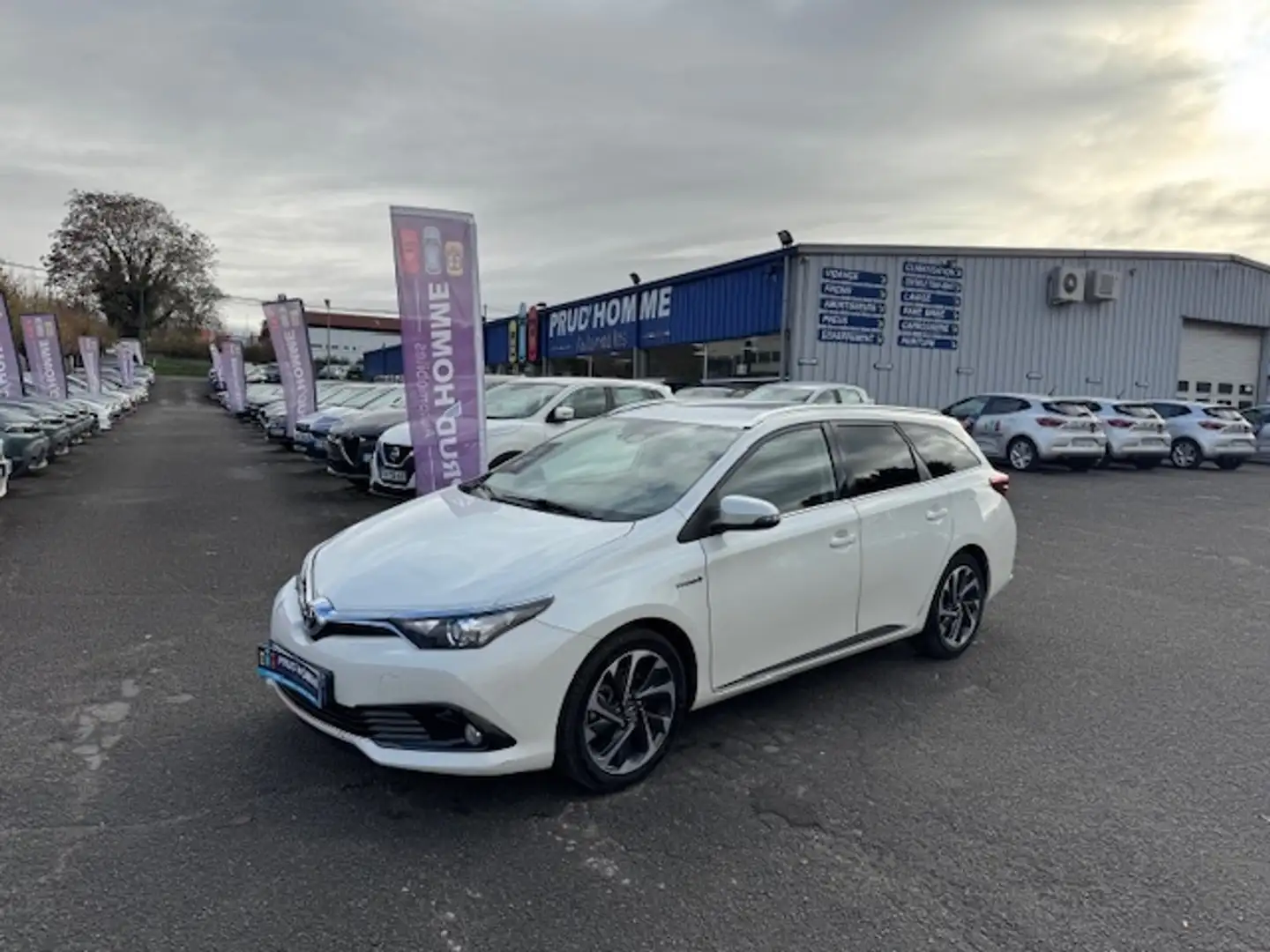 Toyota Auris HSD 136H TECHNOLINE 100CH Blanc - 1