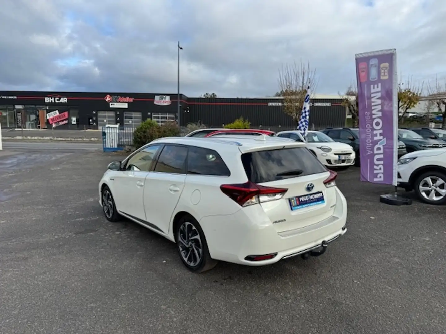 Toyota Auris HSD 136H TECHNOLINE 100CH Blanc - 2