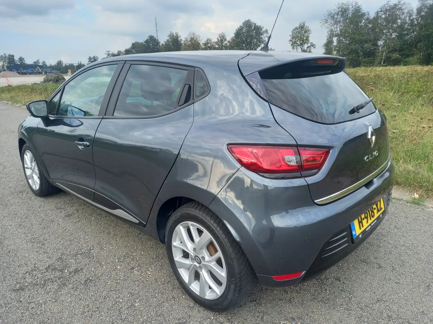 Renault Clio 0.9 TCe Intens Grijs - 2