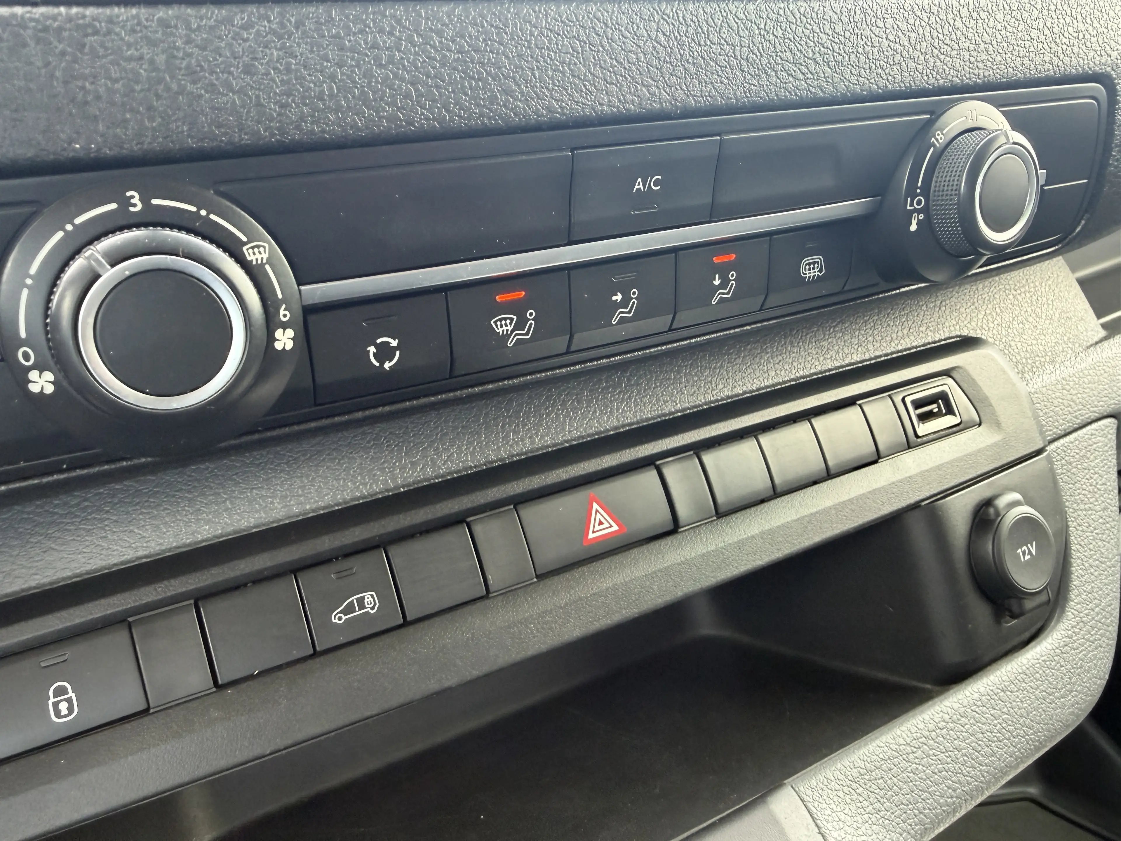 Peugeot Expert Premium ~Klima~AHK~Rückfahkam~ — photo 13