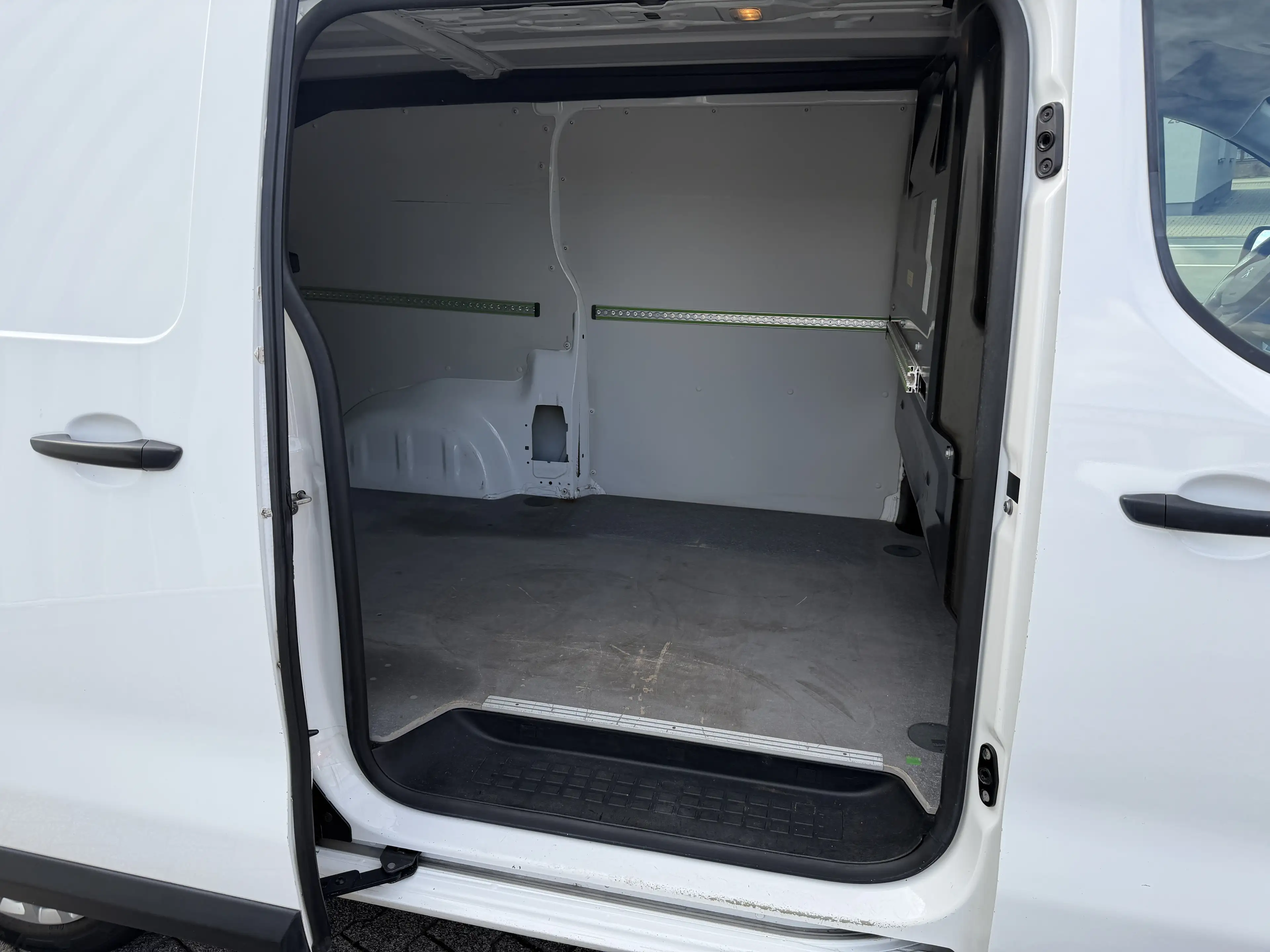 Peugeot Expert Premium ~Klima~AHK~Rückfahkam~ — photo 10