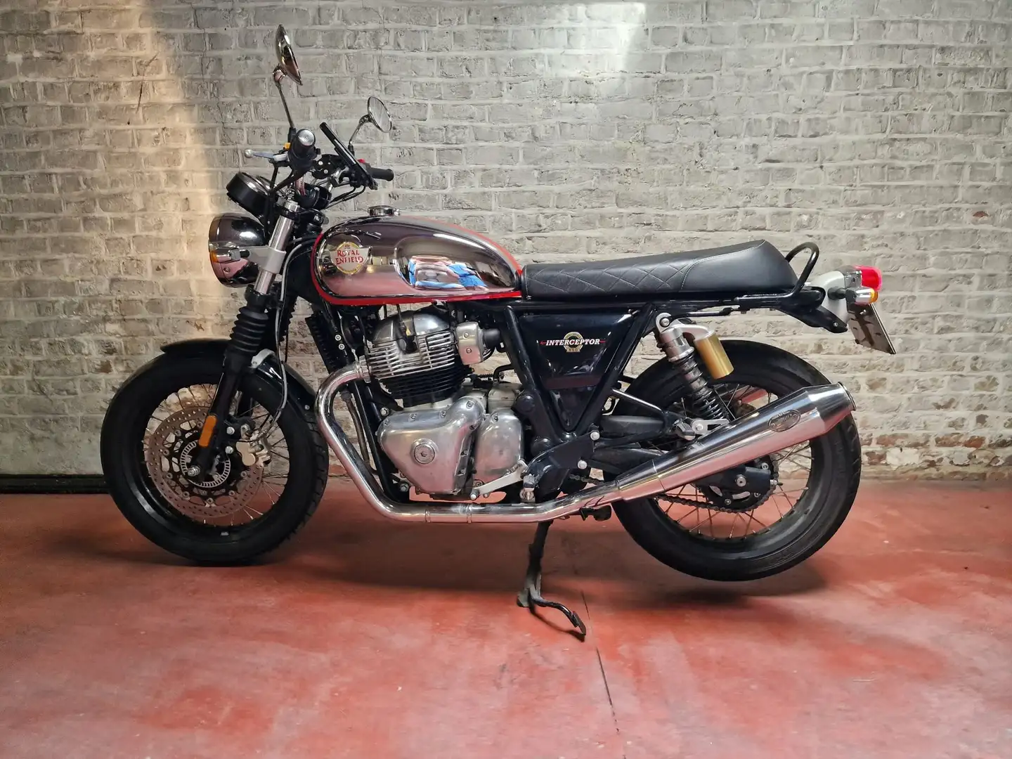 Royal Enfield Interceptor Mark 2 (Chrome/Rouge) Zilver - 1