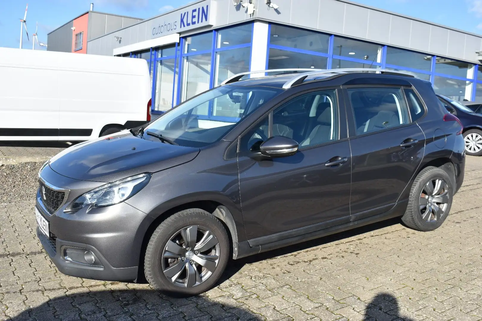 Peugeot 2008 PureTech110 automatik --KLIMA-NAVI-SHZ-PANO Grau - 2