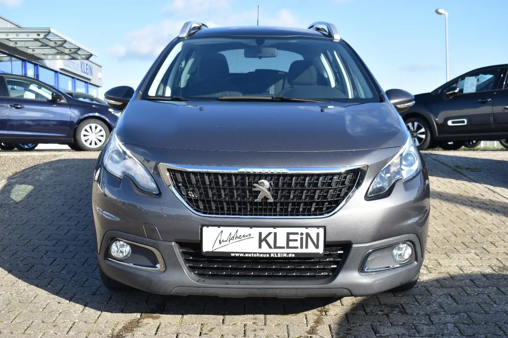 Peugeot 2008 PureTech110 automatik --KLIMA-NAVI-SHZ-PANO Grau - 1