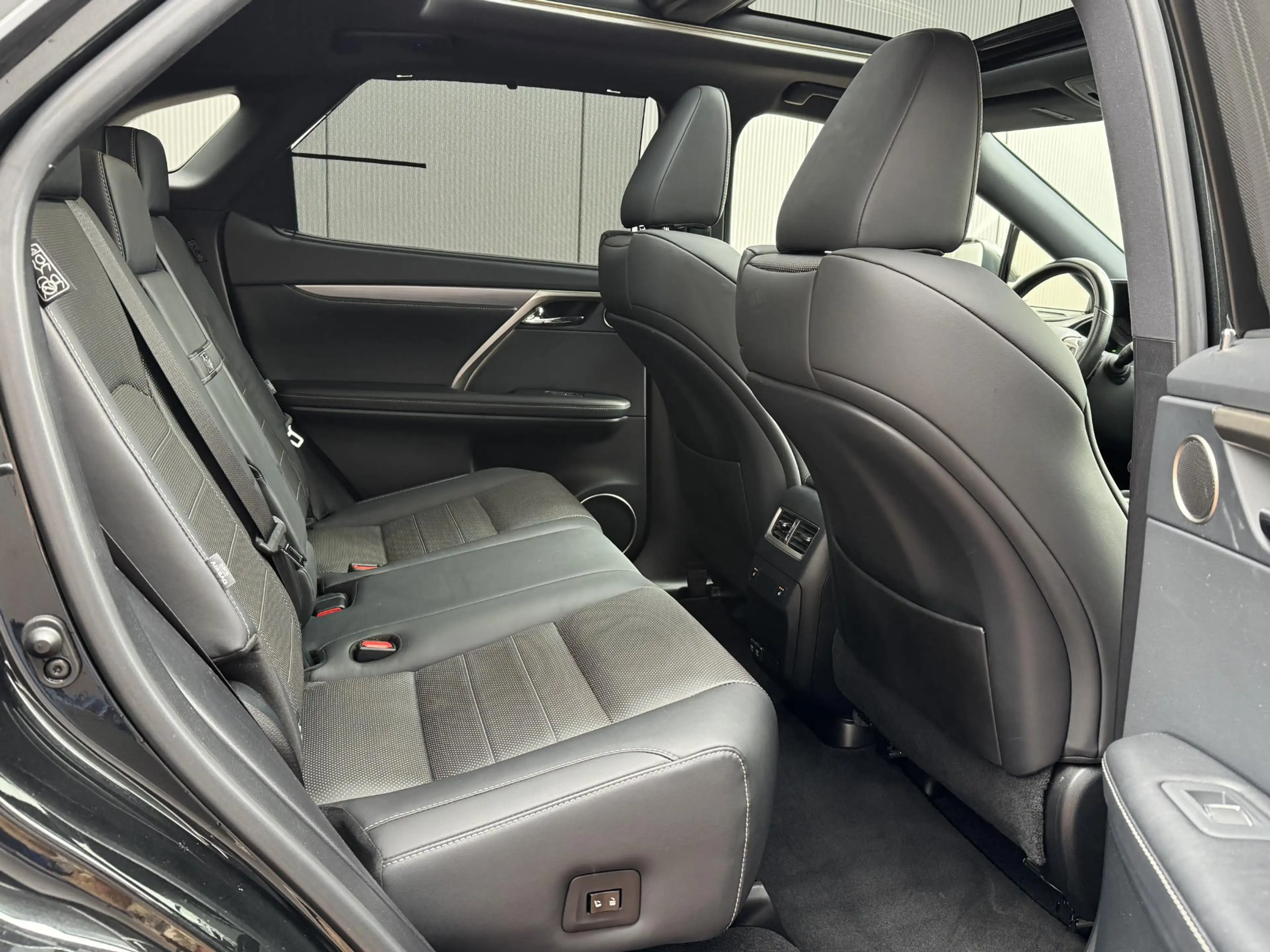 Lexus RX 450h AWD F Sport (full Lexus dealer) 1st Owner (Margin — photo 8