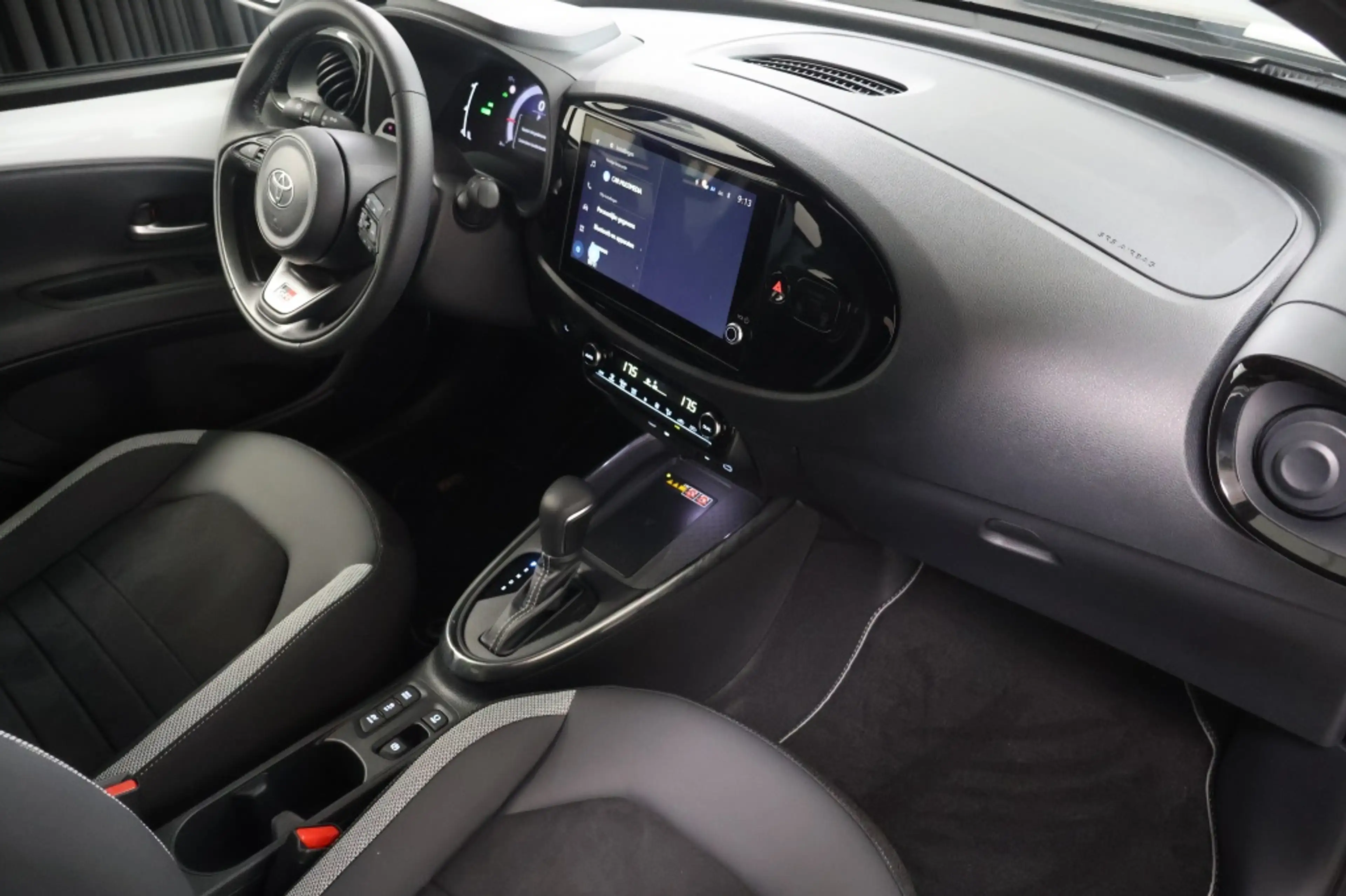 Toyota Aygo X Hybrid 115 GR Sport | € 2.000 Voordeel — photo 13