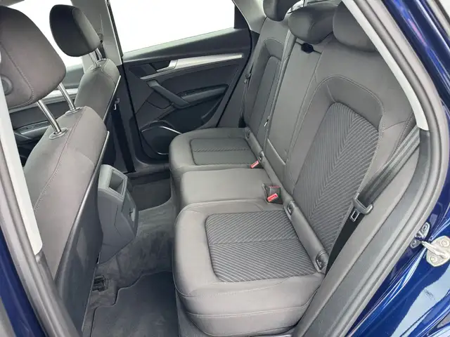 Audi Q5 view 10