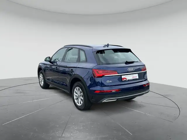 Audi Q5 view 3