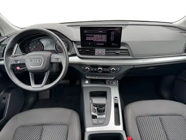 Audi Q5 view 8