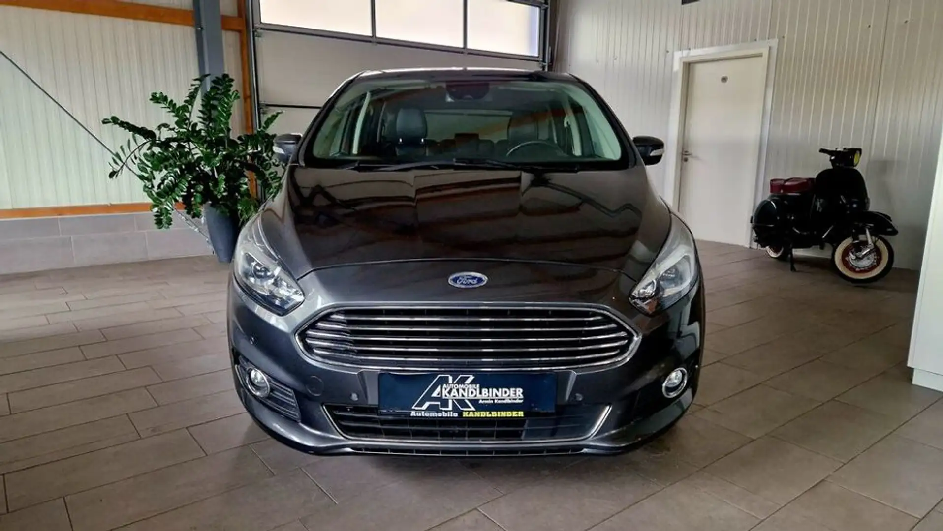 Ford S-Max Titanium SCR AWD Aut. ''7-Sitzer'' Grau - 2