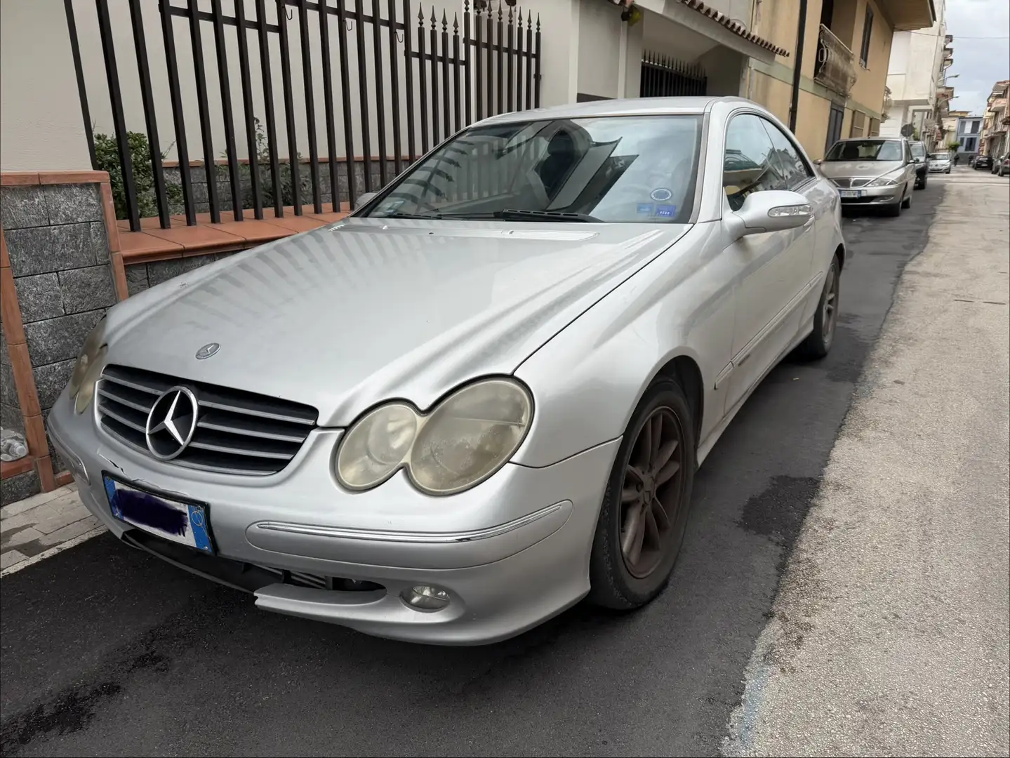 Mercedes-Benz CLK 270 Avantgarde Stříbrná - 2