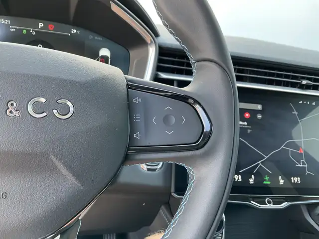 Lynk & Co 01 view 15
