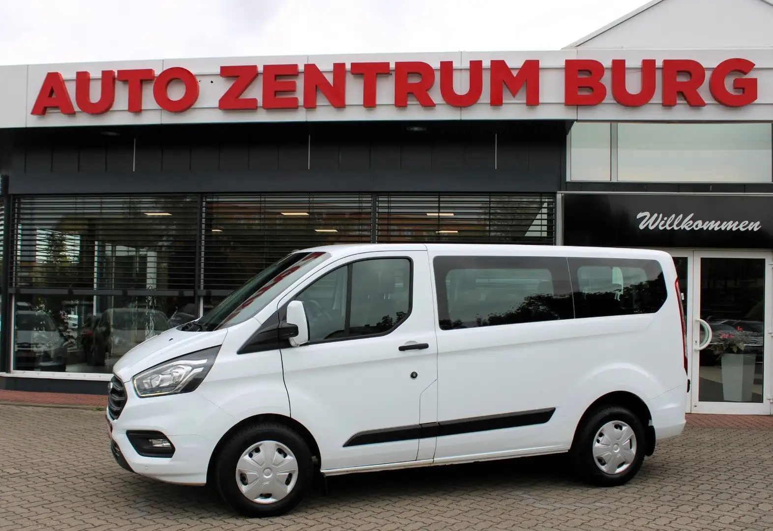 Ford Transit Custom L1H1 9-Sitzer Navi Tempomat Weiß - 1